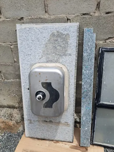 Pia em granito com cuba inox. Nunca usada