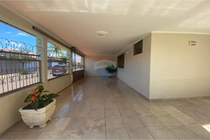 Casa com excelente localização no Centro em São Joaquim da Barra.