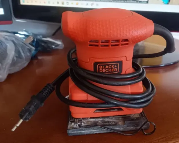 Lixadeira Orbital Black&Decker BS200-B2