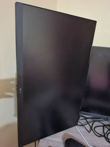 Monitor LG Ultragear 24.5' 144hz FHD - acompanha suporte articulado