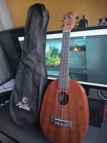 Ukulele Abacaxi + Capa