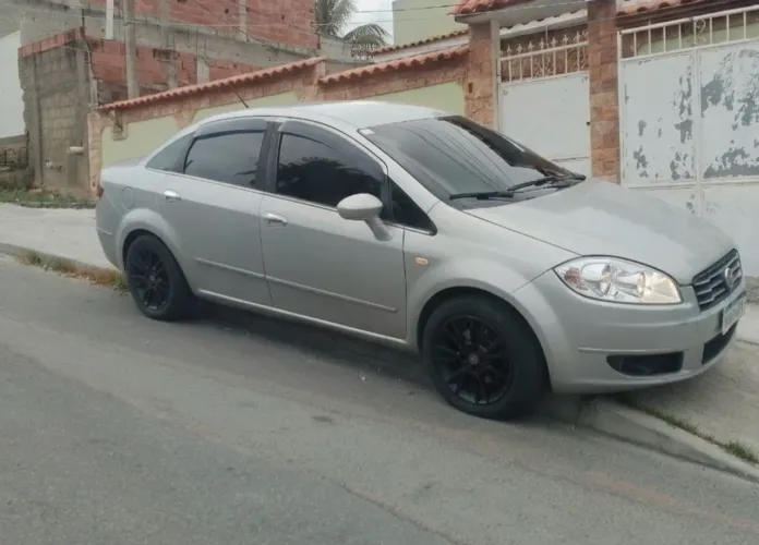 Fiat Linea Essence 1.8 Flex 16V 4P 2012