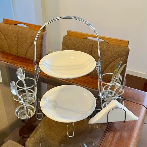 Suporte cromado para pratos