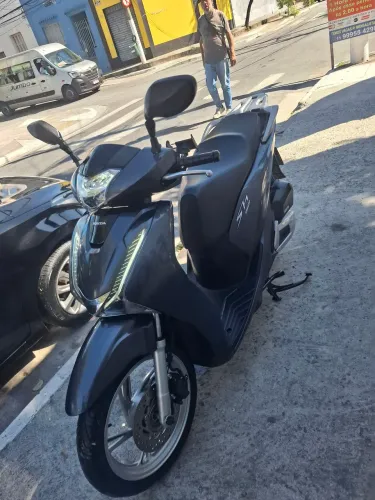 Moto muito econômica, recém revisada
