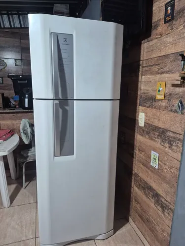 Geladeira Electrolux modelo DF52 459 litros Frost Free