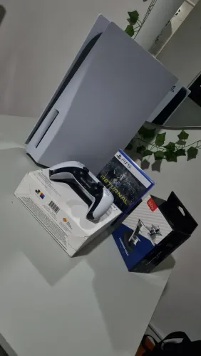 Ps5 FAT c/ Leitor de Discos + Controle Seminovo Original + 1 Jogo + Base para carregamento