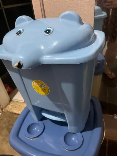 Lixeirinha de criança
