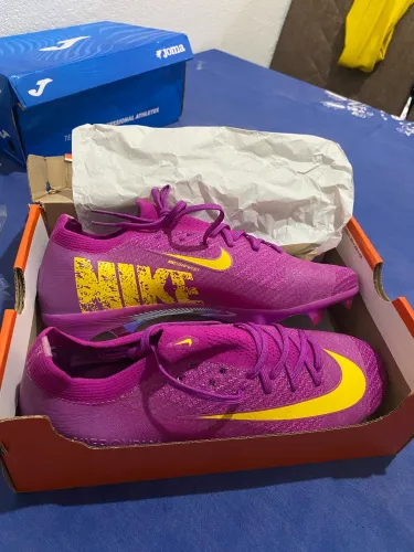 Chuteira Nike Mercurial, Tamanho: 41
