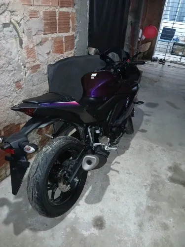 Yamaha R3 roxa