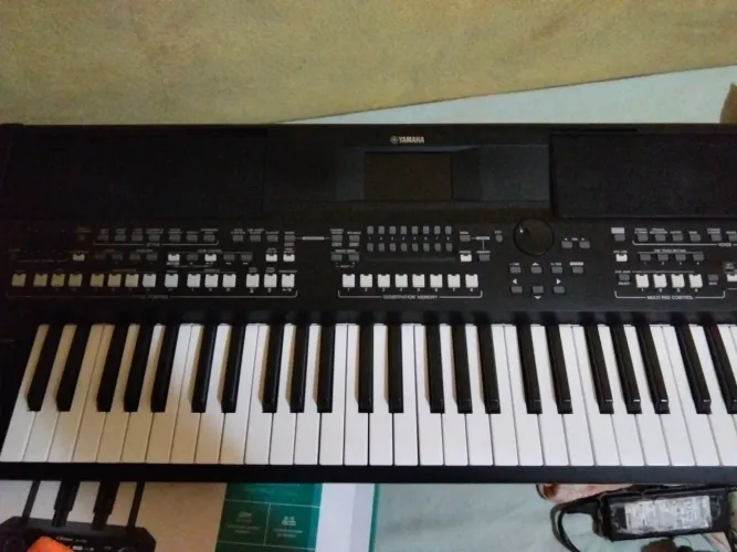 Teclado Yamaha sx 600
