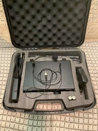 MICROFONE HEADSET + CAIXA ATIVA + PEDESTAL TRIPÉ