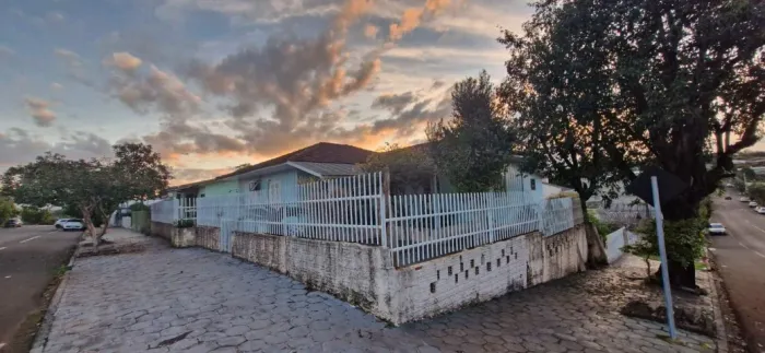 Casa de esquina centro de Realeza, terreno de 838 m²