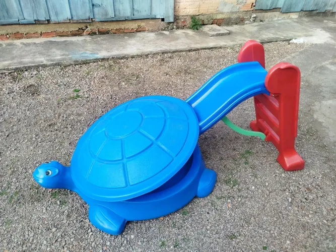 Kit Escorregador Infantil com Piscina de Bolinhas/Tanque em Formato de Tartaruga