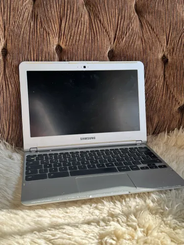 Chromebook 303C - placa queimada / para peças