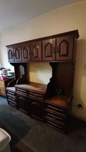 Estante de madeira antiga