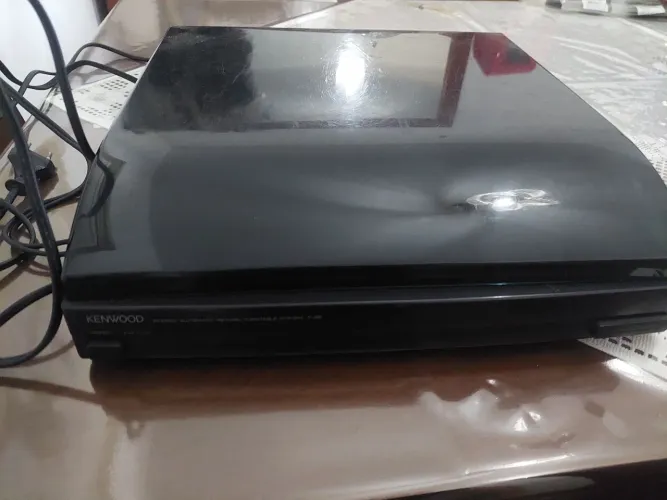 Toca disco kenwood p_28 pra conserto esta sem agulha e o prato gira o tempo todo