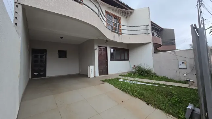 Excelente Sobrado no Bairro Maria Luiza, com 3 quartos, sendo 1 suíte - Cascavel - PR