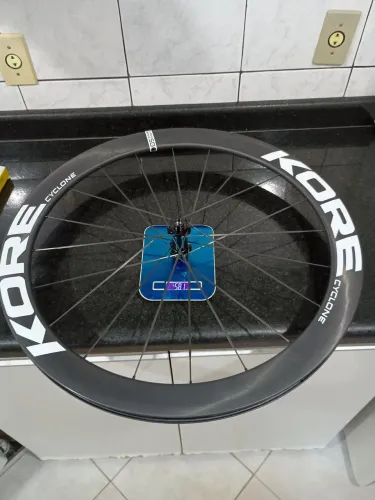 Rodas KORE 1200g disco raios em carbono