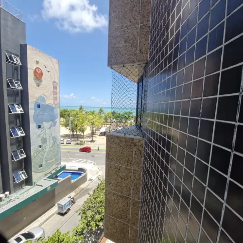 Imperdível! Apartamento beira-mar à venda na Pajuçara - 3 suítes + gabinete e 3 vagas solt