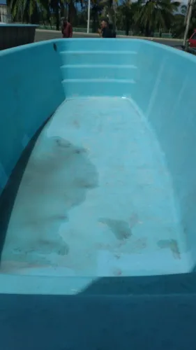 Vendo uma piscina de 8 m modelo tropical