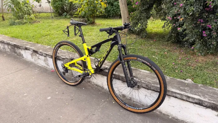 Bike OGGI Cattura Sport Carbon 2021 - Full Suspension - Deore 12v - Tubeless - MTB