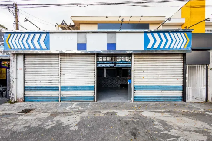 Prédio comercial na Avenida Engenheiro Heitor Antônio Eiras Garcia, 4515 - Loja 1 150 m²
