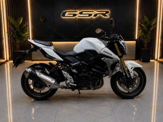 Suzuki gsr 750