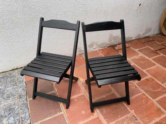 2 cadeiras de madeira