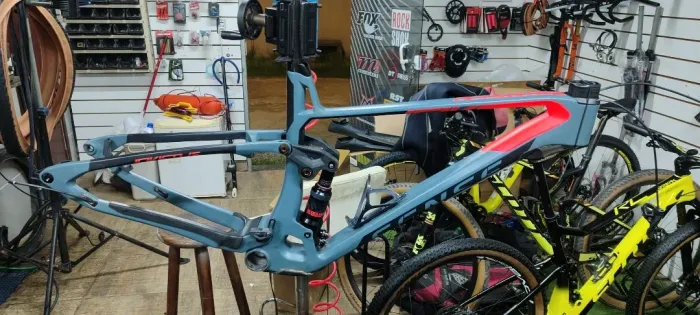 Quadro Sense Invictus comp full carbono 29 boost TM 17 