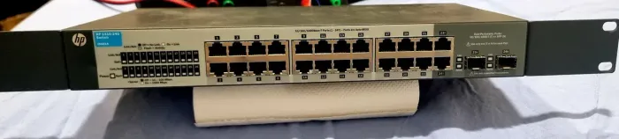 HP 1410-24G Switch Gerenciável com Porta Fibra - 24 Portas Gigabit
