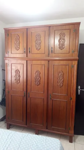Guarda Roupa Cerejeira retrô conservado 