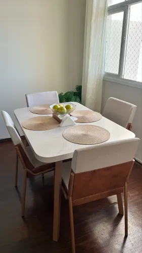 Mesa Carraro 4 cadeiras , pés de aço e menos de 1 ano de uso