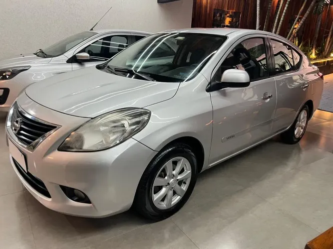 Nissan Versa SL 1.6 16V Flex Fuel 4P Mec. 2013