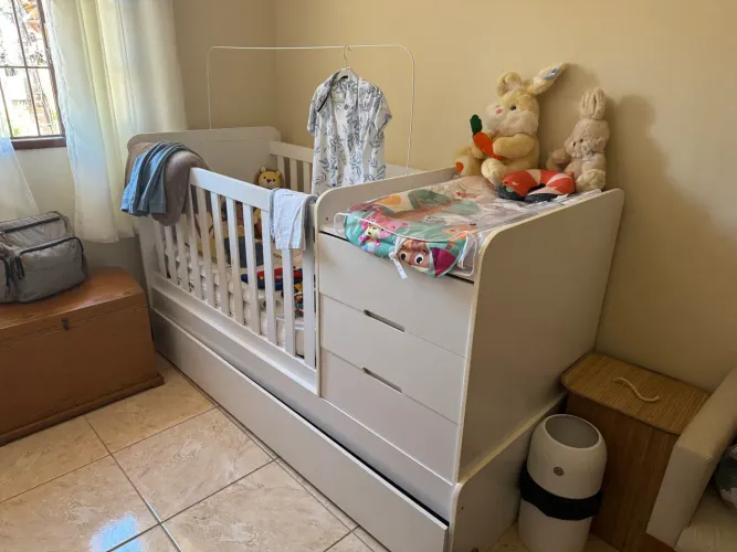 Berço multifuncional Cleo com cômoda