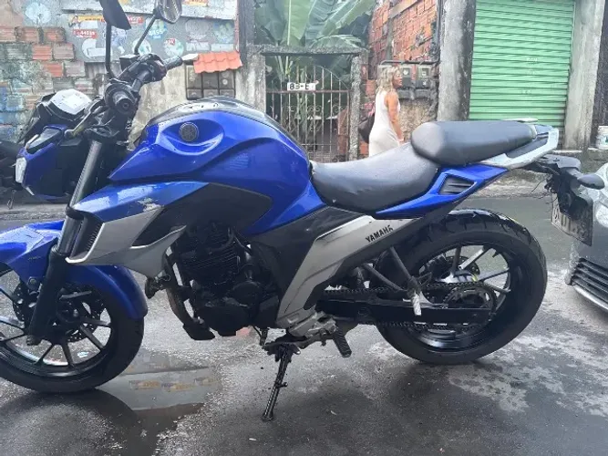 Fazer 250 azul