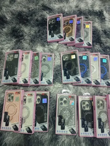Capinha case magnética cravejada para iphone