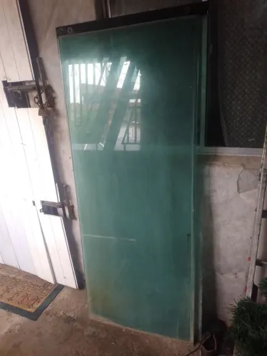 Vendo duas folhas de vidro temperado Blindex box de banheiro