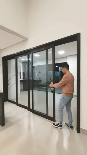 Concerto e reparo porta janelas e cobertura 