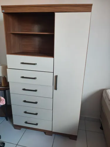 Cômoda 100% MDF ,5 gavetas e 1 porta