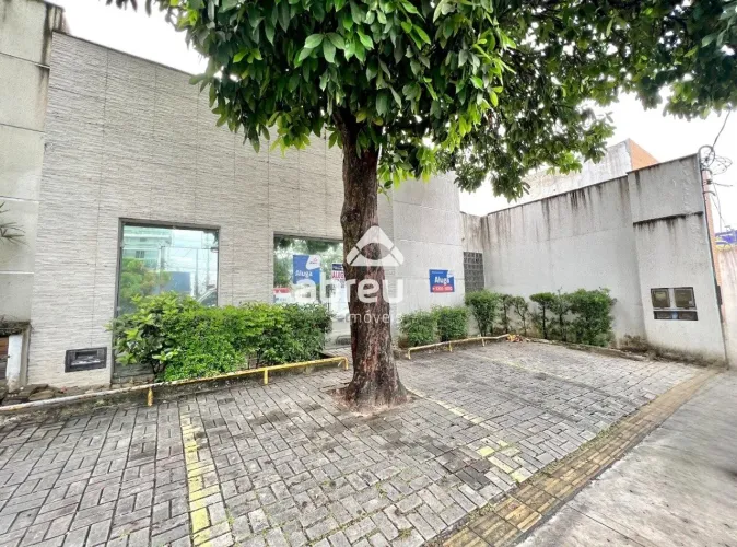 Ótima oportunidade de alugar um ponto comercial na Avenida Hermes da Fonseca, no bairro Ti