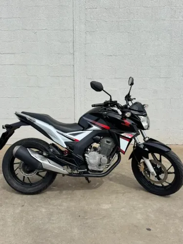 Modelo Honda CB Twister 250