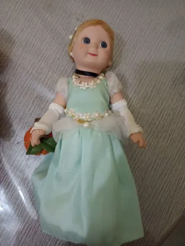 Boneca de porcelana colecionável