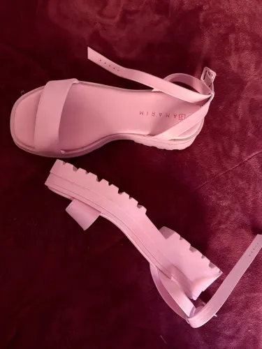 Sandália Rosa Nova Tamanho 37 à Venda