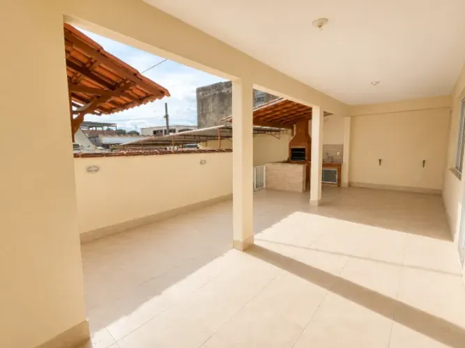 ALUGA-SE CASA LINEAR COM 130 m², ÁREA GOURMET E GARAGEM