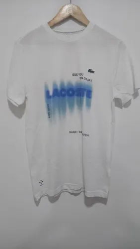CAMISETA LACOSTE Daniil Medvedev