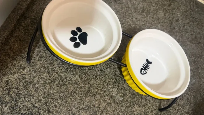 Comedouro evelevado cerâmica cachorro/gato 