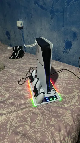 Vende se PS5 com 2 controles base carregador novo apenas 6 meses de uso