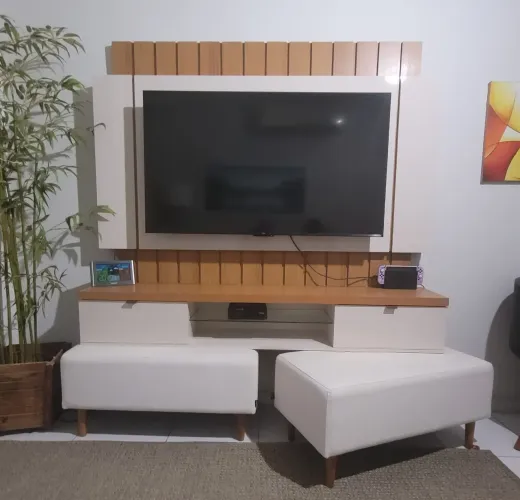 Kit painel para Tv com 2 puffs