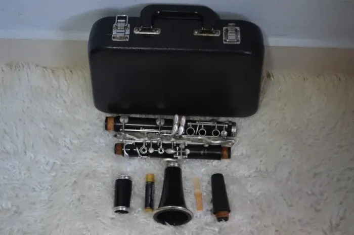 Clarinete Yamaha Ycl-27  - Corpo em Resina - Chaves com banho de Prata ((( Japão ))) 