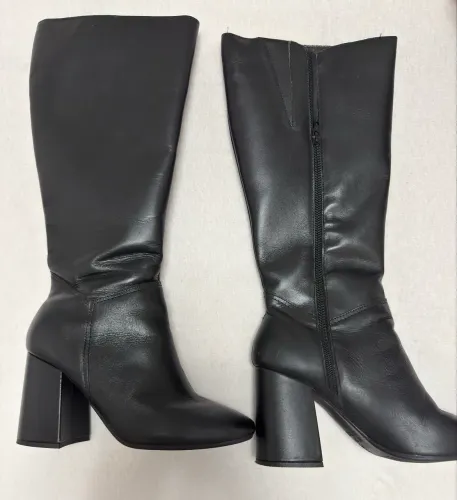 Bota de couro cano longo salto grosso